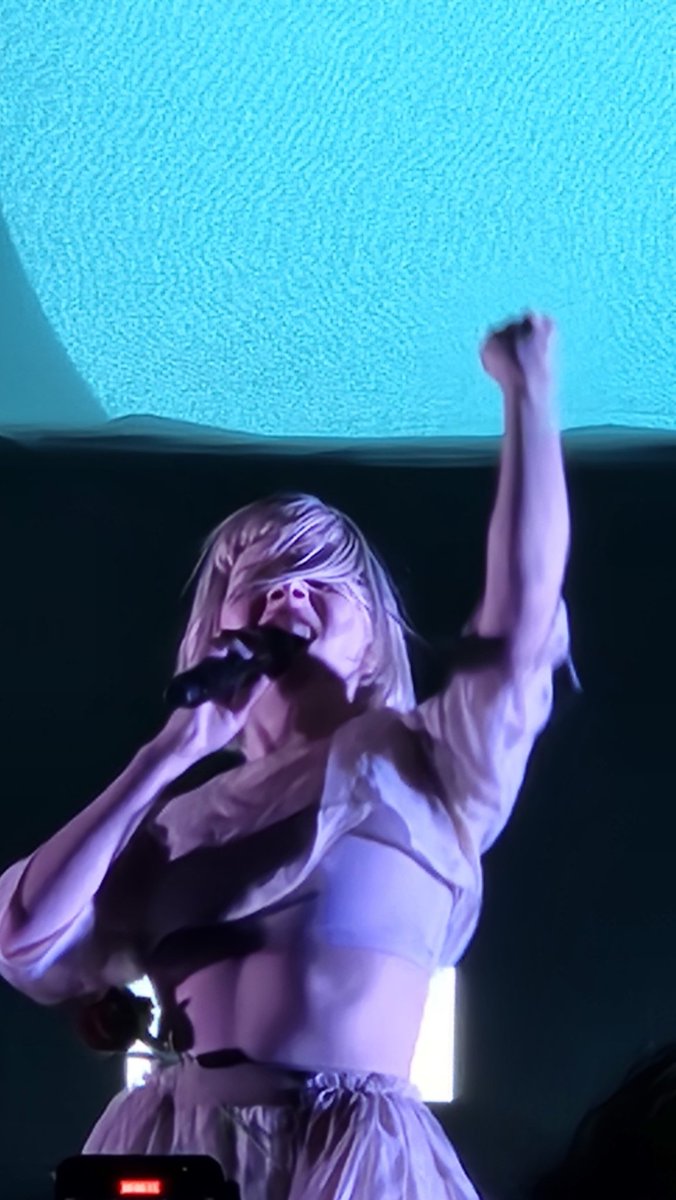 artizaa's tweet photo. Happy Birthday @AURORAmusic  🖤❤ https://t.co/MZ4yt2D0Aq