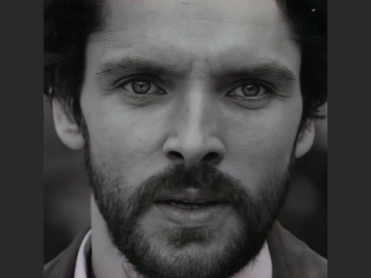 RitaLazzerini's tweet photo. This is my very personal opinion, but to Colin to become Billy must have been a real challenge , a huge effort. And he succeeded brilliantly.😎🥰☘️
#ColinMorgan as #BillyClanton in #Belfast
(Credit to @dailycolinmorg  for the photo in HD) https://t.co/3erQFNtZNh