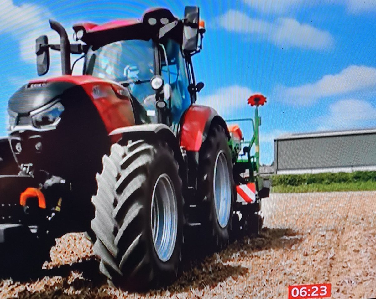 no1sunkfarmer's tweet photo. Imagine choking on your coffee at 06:25 because Wardy appears on @BBCBreakfast Well done #OldBean 👏 great story on the hericot beans being grown #bakedbeans growing in Lincolnshire. @wheat_daddy https://t.co/WLbWAk8xRd