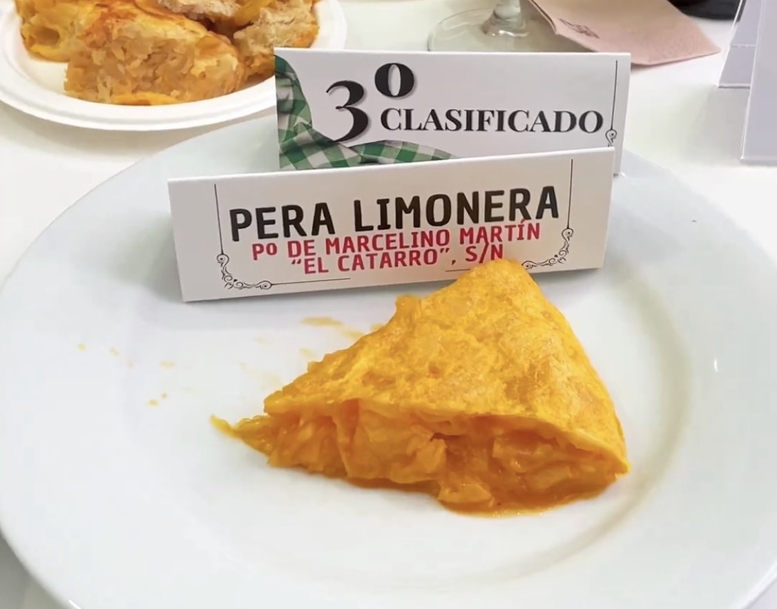 Gracias  @PabloLazaroCa por confiar en #alimentosdevalladolid para que nuestro #edificioQBO albergara la final del concurso 'mejor tortilla de patata de Valladolid . Enhorabuena a Vayco por el primer premio , a La Salina(plata)  y a La Pera Limonera(bronce).