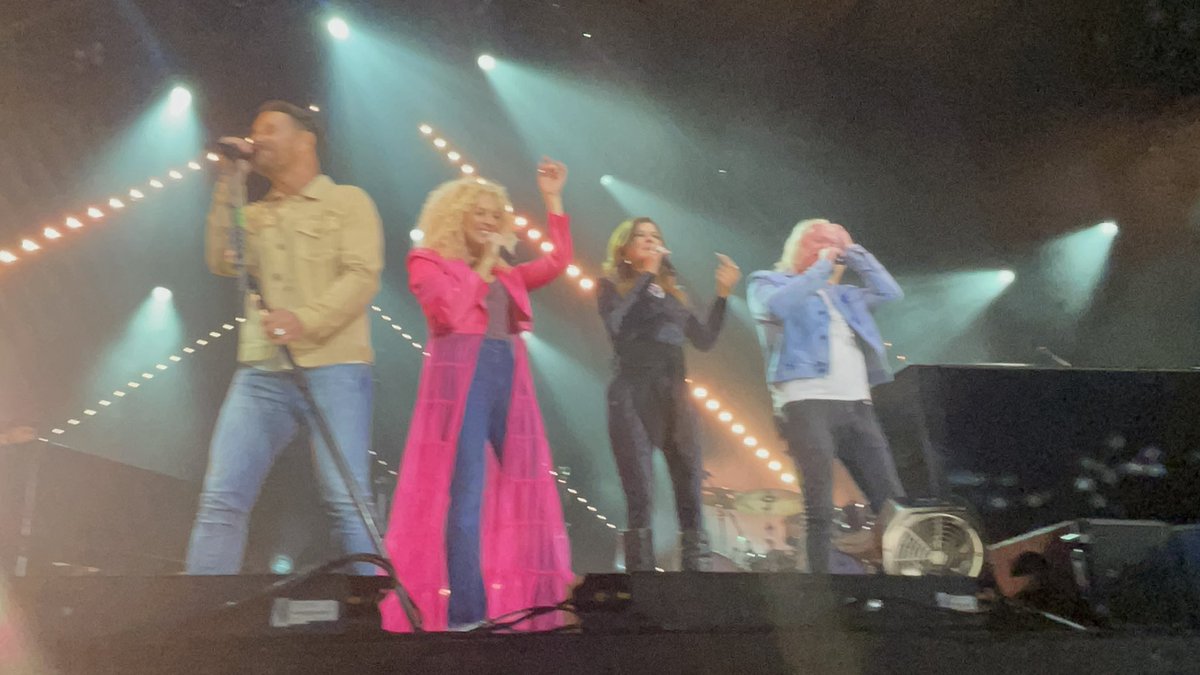 profiam's tweet photo. Show 63 in the books @littlebigtown @ohgussie oh My Goodnesses! @KettleHouseAmp rocked! Thank you for the love - and #stayallnight https://t.co/sKcZ6z1jr3