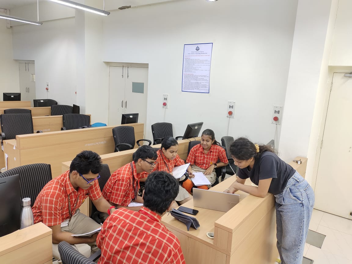 SAI_Edu_In's tweet photo. Immersed in a world of cutting-edge research, innovation, and academic excellence, our students had the privilege of collaborating closely with renowned professors and scholars at IIT, Bhubaneswar through SAI Prashikshan 2023. 
#SAIPrashikshan2023 #SAIInternshipProgram https://t.co/N39ADgmTei