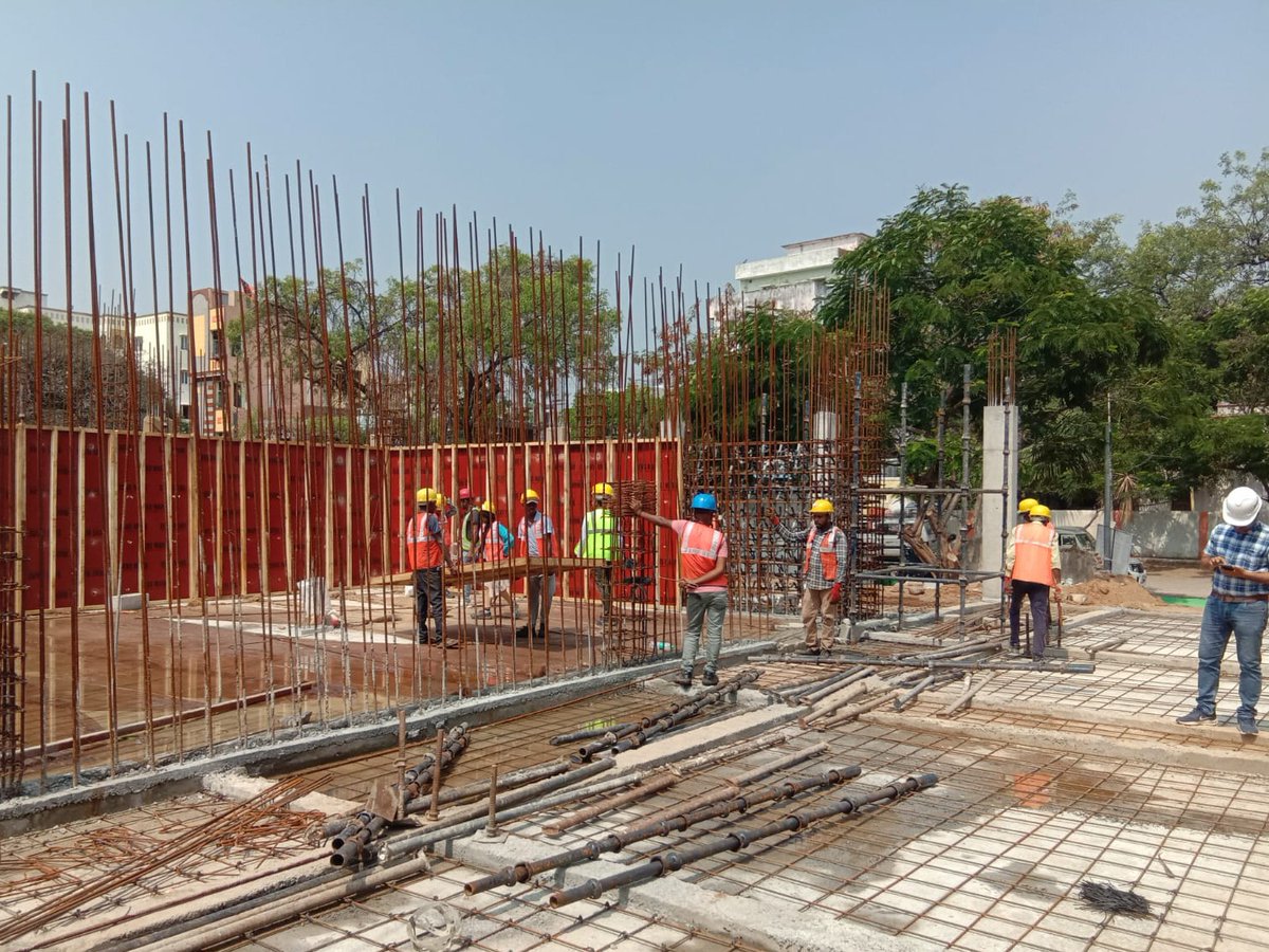 Redevelopment of Secunderabad Station Progress: 🪙Est. Cost: ₹720 Cr 🚉Soil Investigation & Topographical Survey: ✅ 🚉Temporary Booking office: Opened 🚉 Underground Water Tanks with capacity of 9.5 Lakh Litres: In progress #NayeBharatKaNayaStation