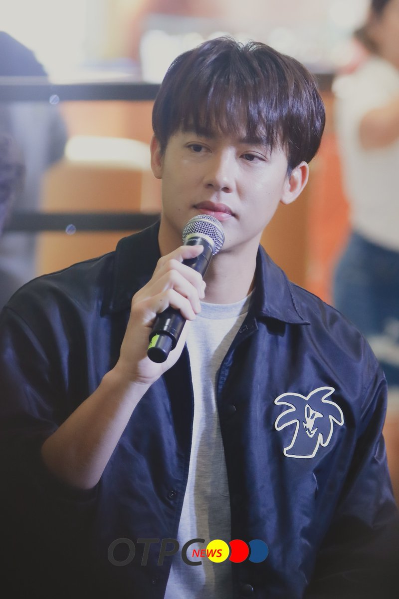 otpcnews's tweet photo. "หมาก-ปริญ" ร่วมงานเปิดตัว "Technogym Run" นวัตกรรมลู่วิ่งไฟฟ้าที่ปฏิวัติวงการ จาก Technogym แบรนด์อันดับหนึ่งด้านอุปกรณ์เครื่องออกกําลังกายระดับโลก จากประเทศอิตาลี
https://t.co/quvau853Sy
#หมากปริญ #mark_prin
#TechnogymRun #TechnogymTH https://t.co/jy0Vkz8X99
