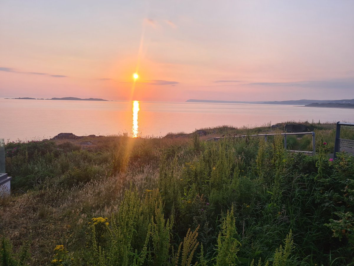 jimmyunited1's tweet image. Happy Friday everyone. I hope you have a fantastic weekend. 

Look after each other and #BENICE 

@VisitCauseway @PollyMcC71 @WeatherCee @angie_weather @loveportrush