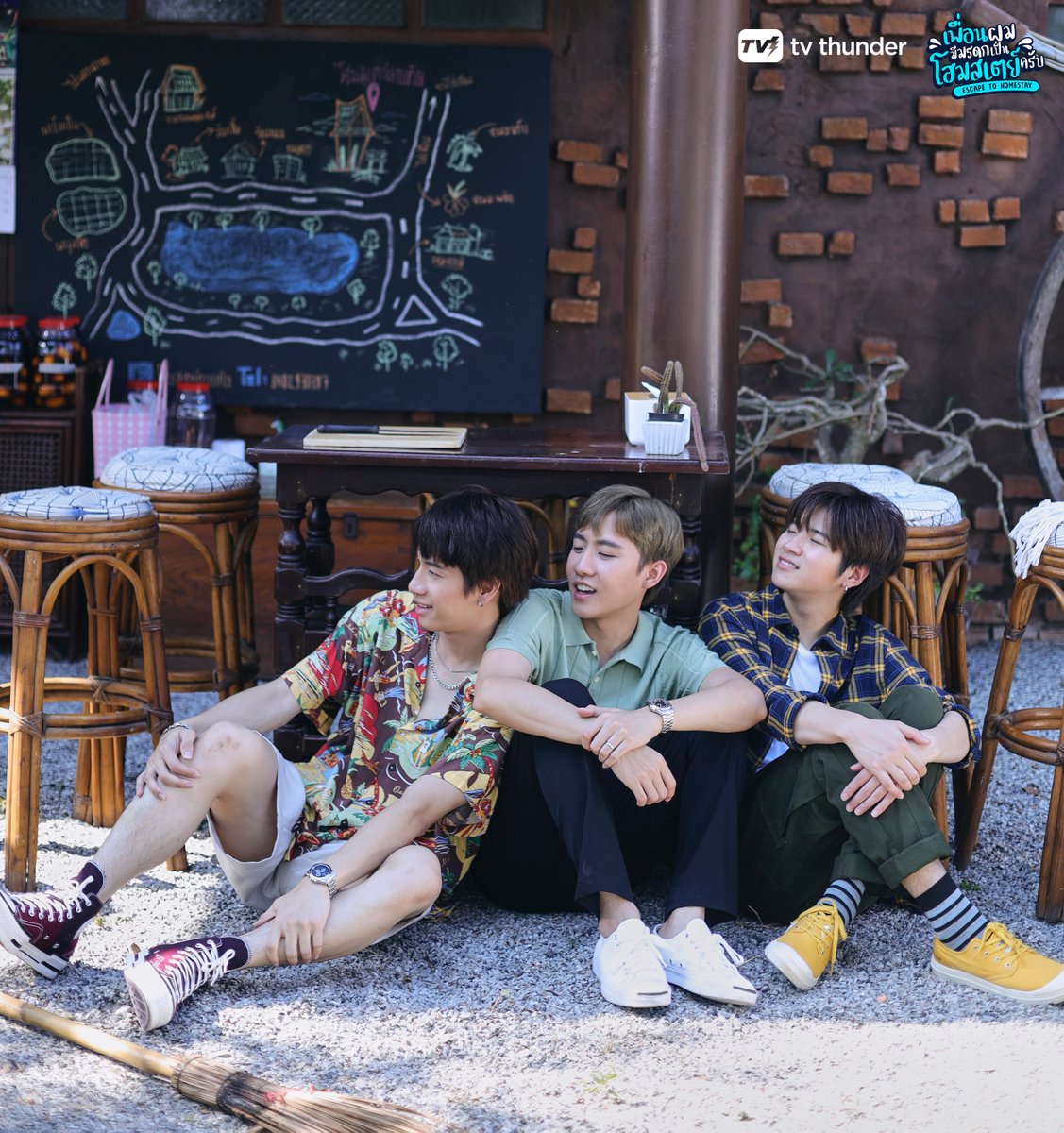 #เพื่อนผมมีFirstLook พร้อมใจมองกันคนละที่ จุดโฟกัสไม่เหมือนกันสักคน งงต่ะ 🤨