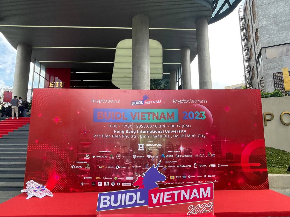gnosischain's tweet photo. We're here at @buidl_asia Vietnam Hackathon 2023!🦉

Come visit Gnosis Chain booth, meet our team and buidl with us! 🛠 https://t.co/3TpdbFclzn