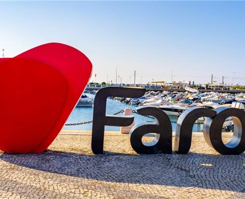 Em Faro, hoje a temperatura mínima é 21, a máxima é 31. Tempo actual: Soalheiro e 22 °C (tweet automático)