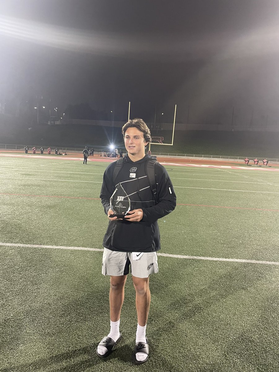 CFFroton's tweet image. 🚨Elite 11 Pro Day MVP, Alabama commit Julian Sayin slayed the competition with a sky-high 49-of-50 score

My skill position MVPs were Chris Henry Jr. from Group 1, and Will Cinafrinni from Group 2

A Hoop star, Cinafrinni is a long, flexible WR with a massive catch radius
