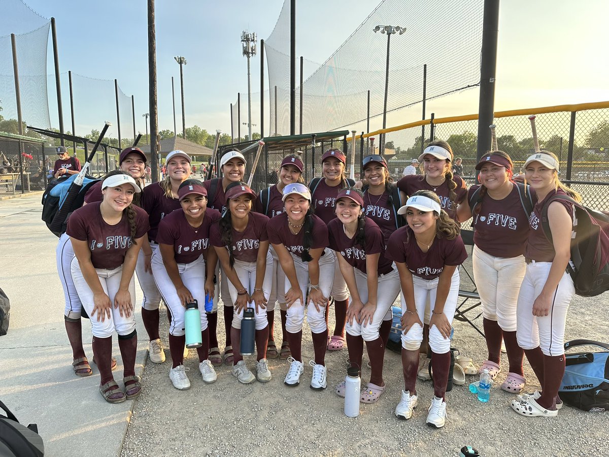 I5Softball's tweet photo. I-5 Softball 16u Snyder goes 2-0 on their first day at Top Gun Invitational, Kansas!  @TopGunEvents @PGFnetwork #keeprakin https://t.co/YFp0GtYubs