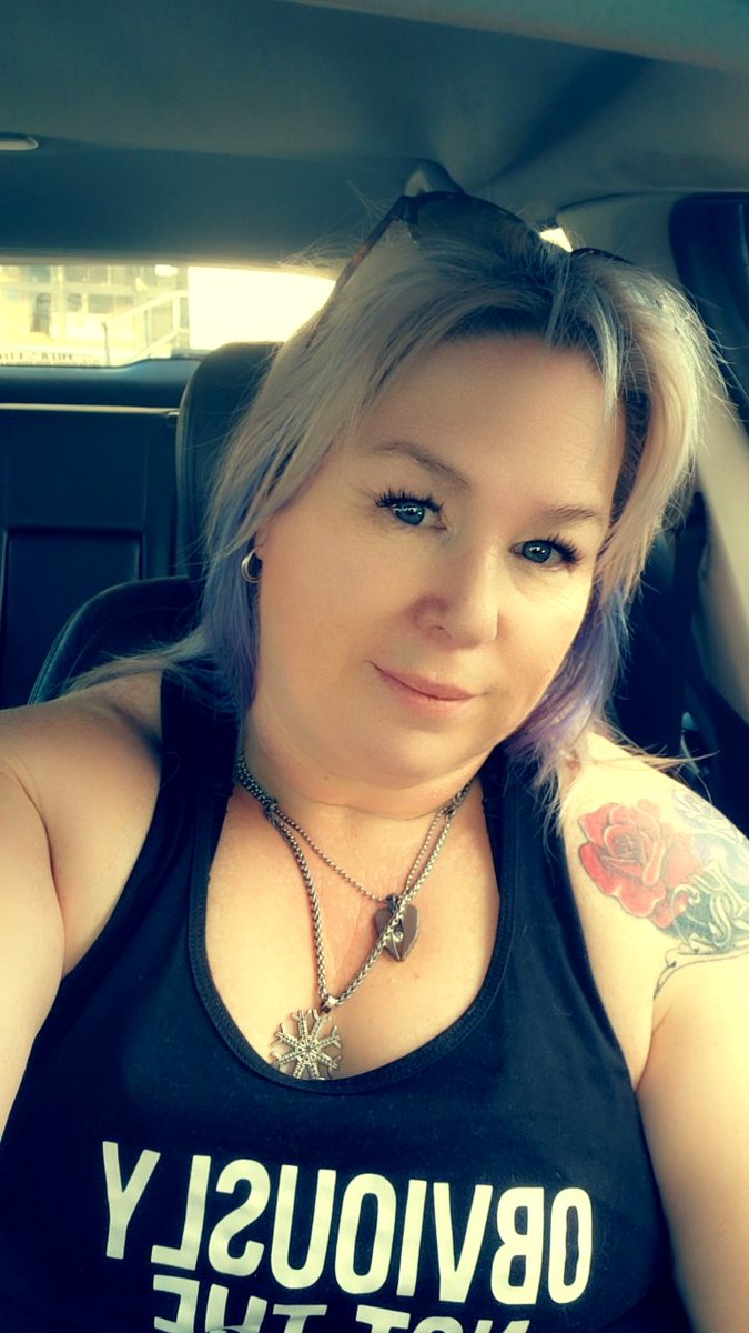 Sexi_Boo_'s tweet photo. Gym done, muscles starting to peek through again......now if I could lose the flabby fat guts that'd be great 😂👍🏻 https://t.co/U7BlucHcsx
