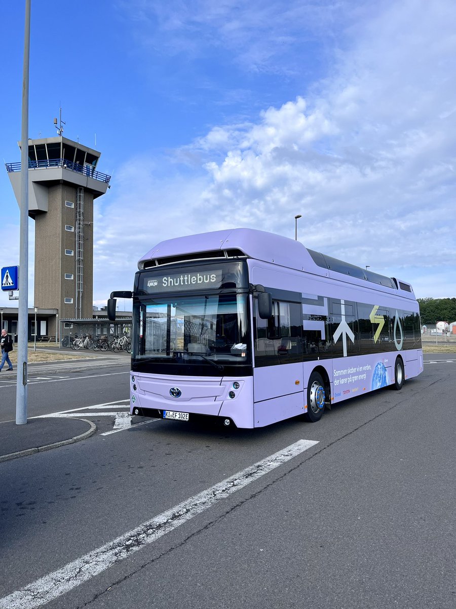 toyotadanmark's tweet photo. Så er vi klar til endnu nogle gratis og emissionsfrie shuttleture med brintbussen fra lufthavnen på Bornholm til Folkemødet i Allinge #fmdk #fmdk23 #fm23 #brintbussen #fmbrint @OrstedDK @EverfuelEU @toyotadanmark https://t.co/WLDY5xeChR