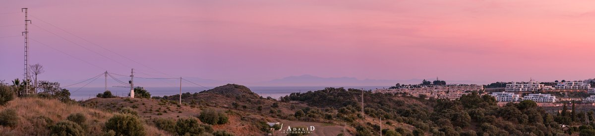 Vista de las costas de África durante el ocaso desde #Mijascosta ayer tarde...<a href="/tiempobrasero/">Tutiempo</a> <a href="/ElTiempoA3/">El Tiempo de Antena 3</a> #ColaboradoresDelTiempo