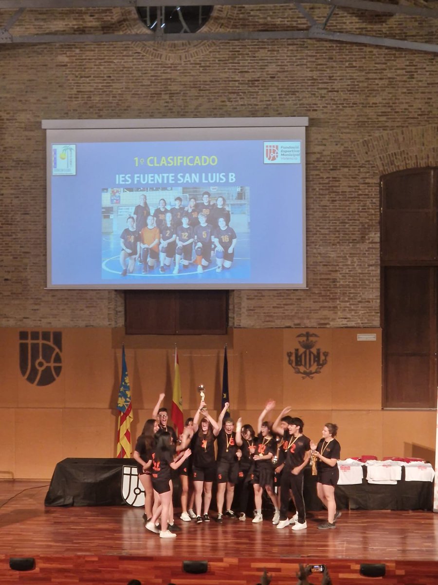 IES Font de Sant Lluís tweet media