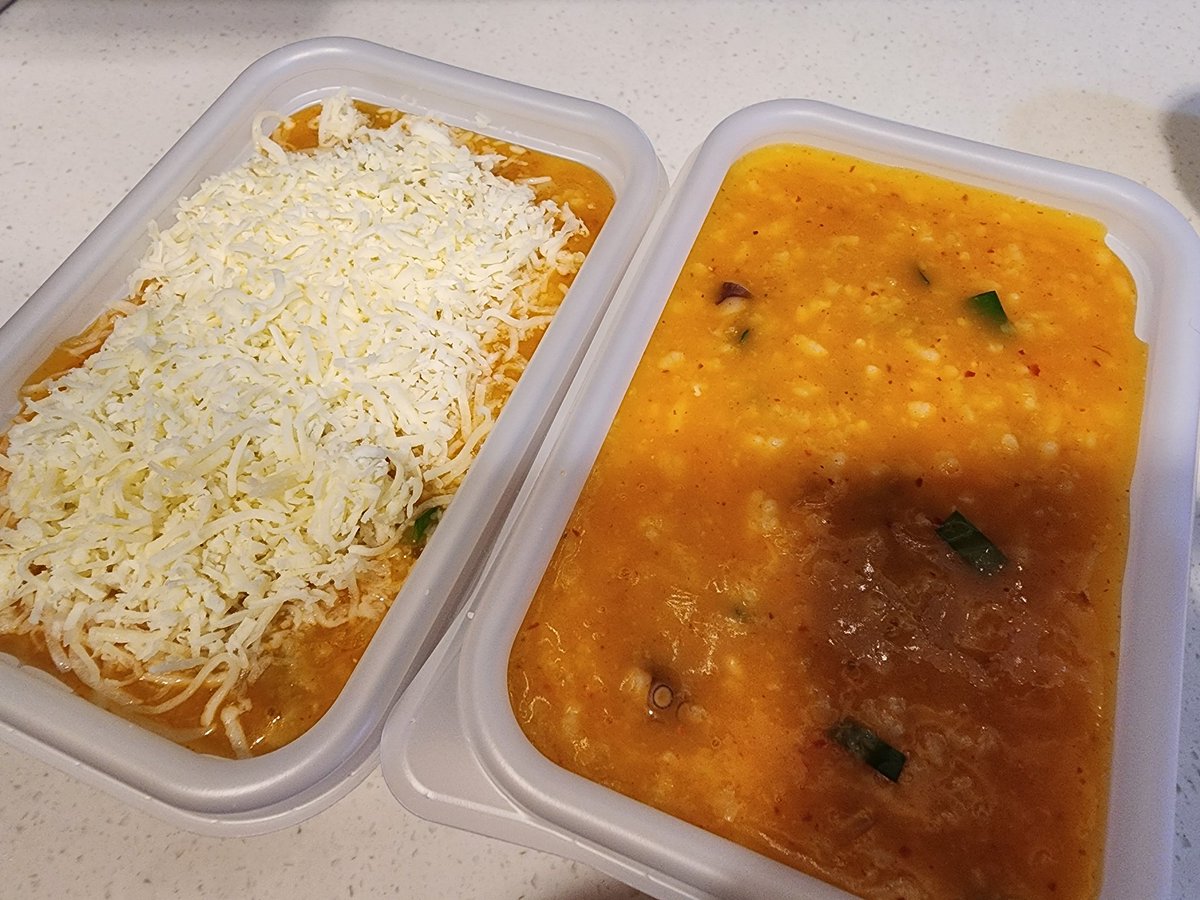 한쪽에만 치즈토핑 올려 달라고 하셔서ㅋㅋㅋ 본죽 치즈낙지김치죽