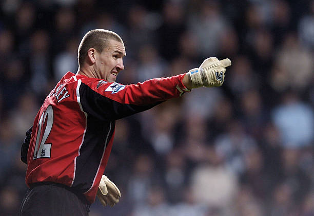 HammyEnd's tweet photo. Happy birthday to former #ffc goalkeeper Mark #Crossley.

The 🏴󠁧󠁢󠁷󠁬󠁳󠁿international played 24 times for the Whites - producing a staggering showing at St. James' Park in 2004 and keeping a clean sheet in the SW6 derby win the following year.

Have a great day, @bignorms! #coyw https://t.co/9CTBn5t1QI