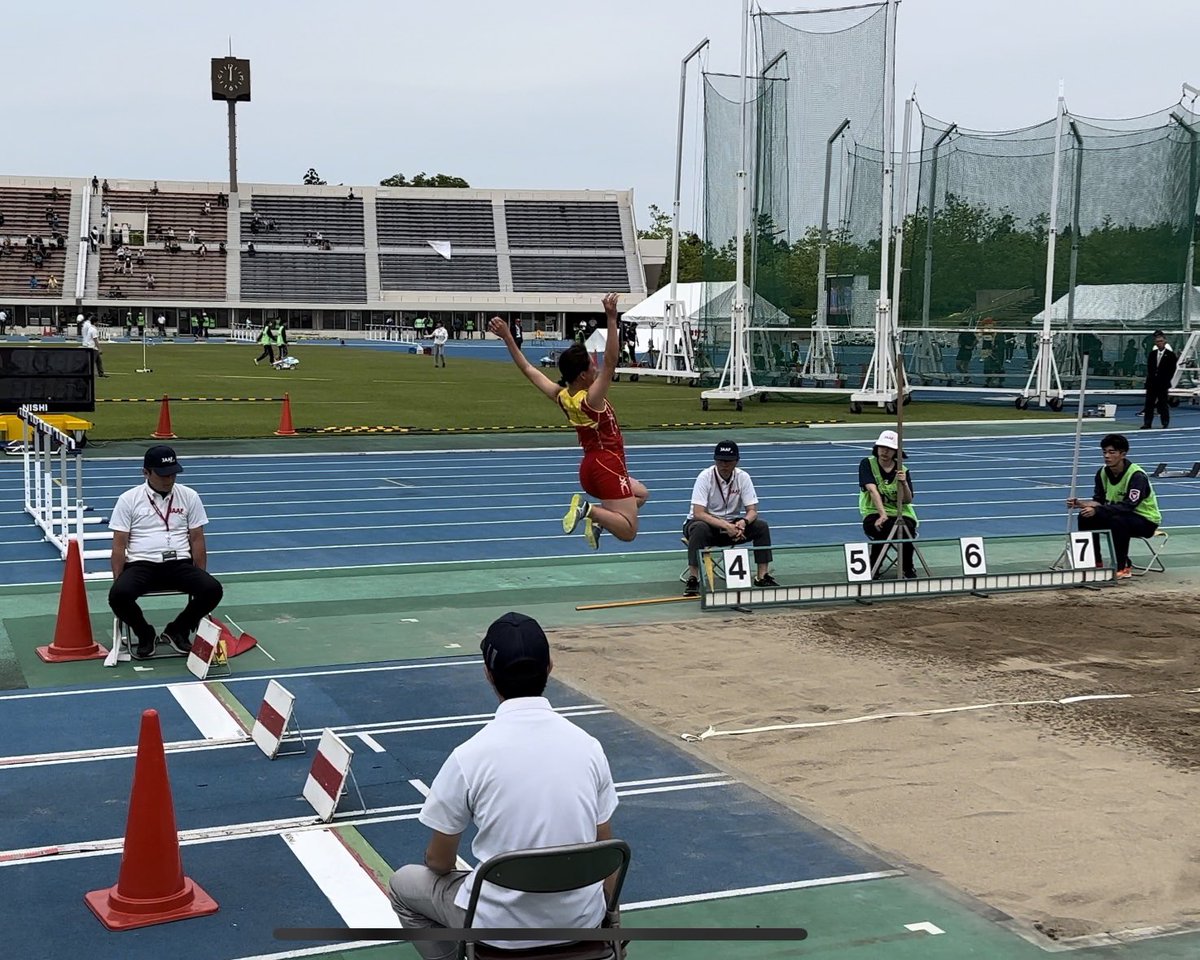 【U20日本陸上競技選手権大会・混成競技】

女子七種競技の結果報告です❗️

与儀真鈴(1)

100mH 15.61(-0.8)
走高跳 1m55
砲丸投 9m84
200m 27.40(+0.5)
走幅跳 4m98(+0.2)
やり投 38m05
800m 2:24.92

合計 4581点(9位)

砲丸投と800mで自己ベスト更新です！

男女共に2日間お疲れ様でした！🔥