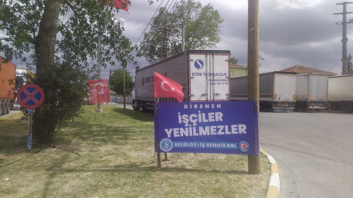 selulozis's tweet photo. 31 Aralık 2021 yılında başlattığımız @LilaDirenis hala fabrika önünde devam ediyor. Aradan geçen 1,5 senede her türlü yasal ve yasadışı sorunla boğuşup, bertaraf ettik. Şimdi de uzun süren yetki davasıyla uğraşıyoruz. Haklıyız, kararlıyız, kazanacağız! https://t.co/WicRpyHSLF