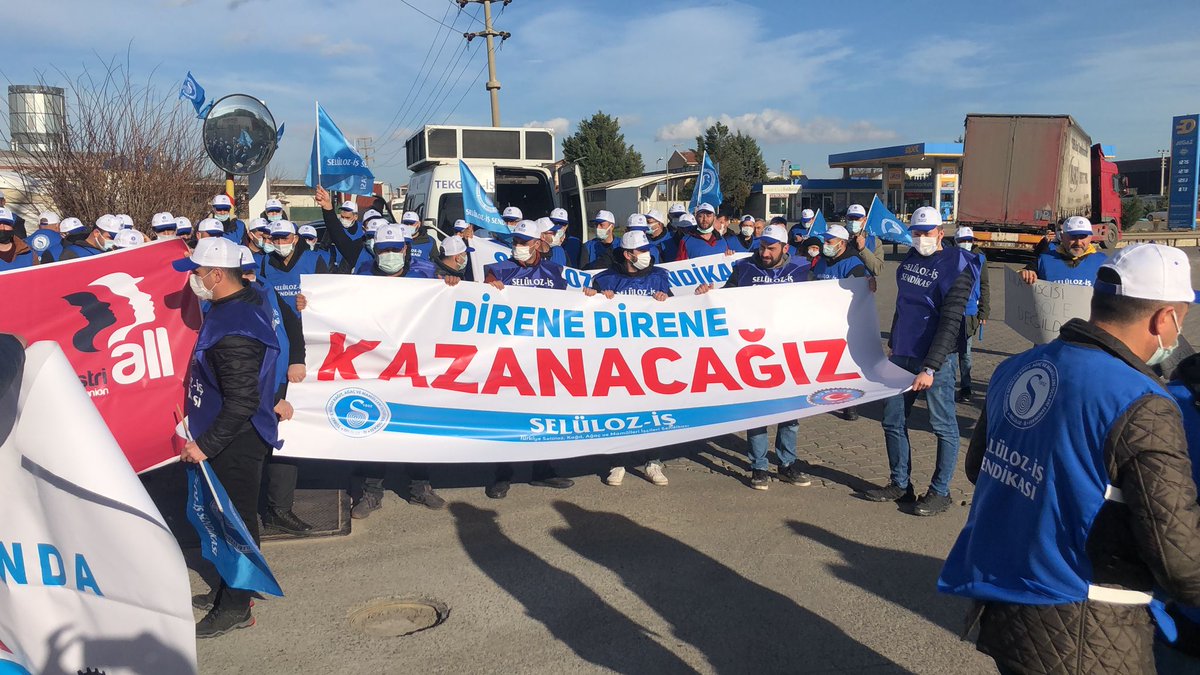 selulozis's tweet photo. 31 Aralık 2021 yılında başlattığımız @LilaDirenis hala fabrika önünde devam ediyor. Aradan geçen 1,5 senede her türlü yasal ve yasadışı sorunla boğuşup, bertaraf ettik. Şimdi de uzun süren yetki davasıyla uğraşıyoruz. Haklıyız, kararlıyız, kazanacağız! https://t.co/WicRpyHSLF