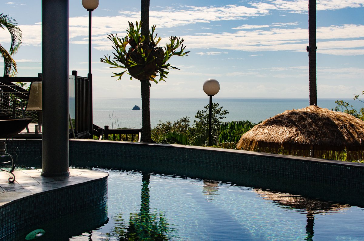 There is a special offer on Sapphire Ridge, Palm Cove listed on our website.  Check out the details for Sept and Nov available dates in 2023.
If you have always wanted to visit Palm Cove, now is the time to book!  cairnsholidayhomes.com.au/property/sapph…
#PalmCove #holidayhouse #holidayrental