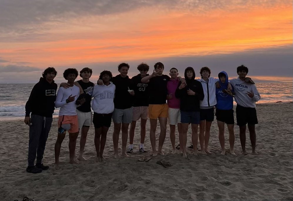 @RHSThunderHoops in Newport Beach the night before @BoysCALiveHoops. #BoltUp @RHSCoachTaylor @Coach_Harter @RocklinSports @kainoa_marasco @jodeedrews @ielston2024 @marklavrenov_ @kanyonrice @connordelaby5 @TommyBaird24 @royo_nacho