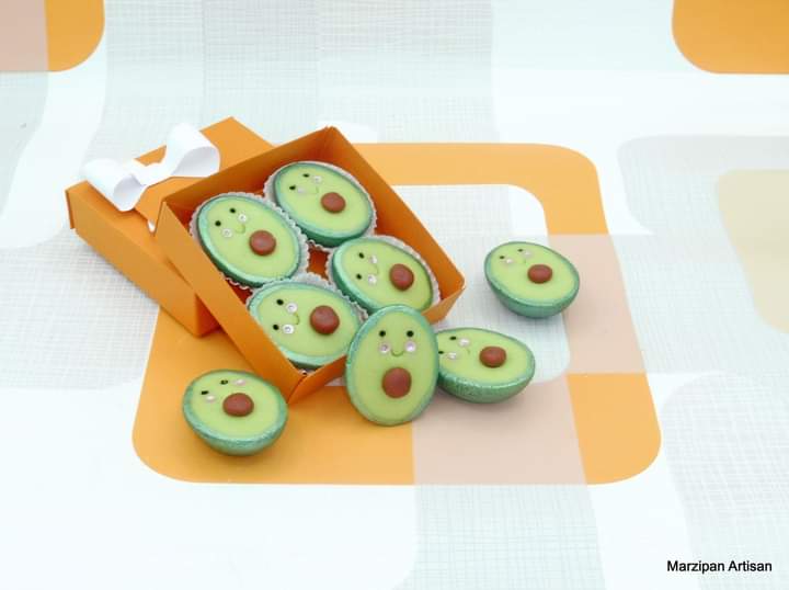 How cute are these !! Handmade Kawaii Avocados, each one if made from 100% marzipan !

marzipanartisan.com 

#marzipan #kawaii #mhhsbd #veganfriendly #avocados