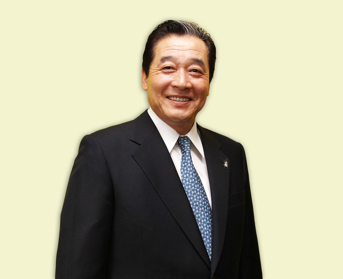 OsakaMonorailPR's tweet photo. 【島根県出身の元プロ野球選手・監督の梨田昌孝氏が第一便に乗車！】梨田氏からのコメントを紹介します

私も小さい頃から楽しんでいた石見神楽を題材にした観光列車が走り、ステージで石見神楽上演があると聞いてとても楽しみにしています。
故郷浜田市、島根県を盛り上げるため参加させて頂きます。 https://t.co/u7ANWV63CW
