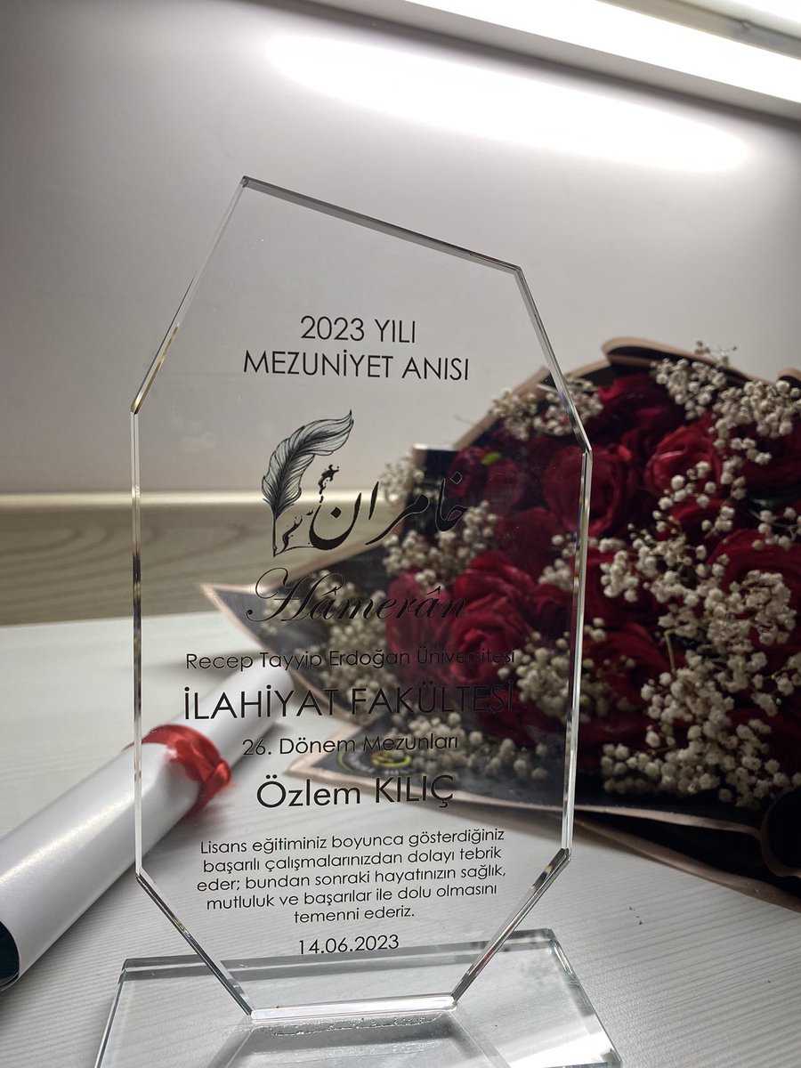 oziklcc's tweet photo. Arkadaşlar ben mezun oldum..23’✨🥹🌹
.
@rteu_hameran 🌿 https://t.co/6EBALo7wWK