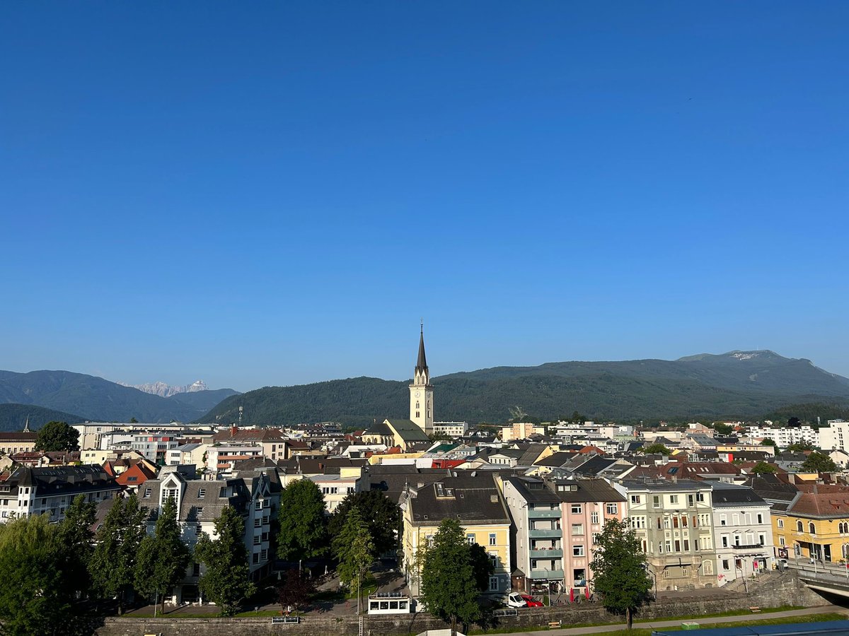 MeritxellSerret's tweet photo. Bon dia des de Caríntia (Àustria) 🇦🇹 
Dos objectius clars per avui:

🔸 Visita a @Infineon, la segona empresa UE🇪🇺 fabricant de microxips, i reunions al Technologiepark

🔸 Benvinguda a @Adifolk_oficial. #Villach s’omplirà de cultura popular catalana amb 600 catalans/es

Som-hi! https://t.co/ShgyWhQk1y