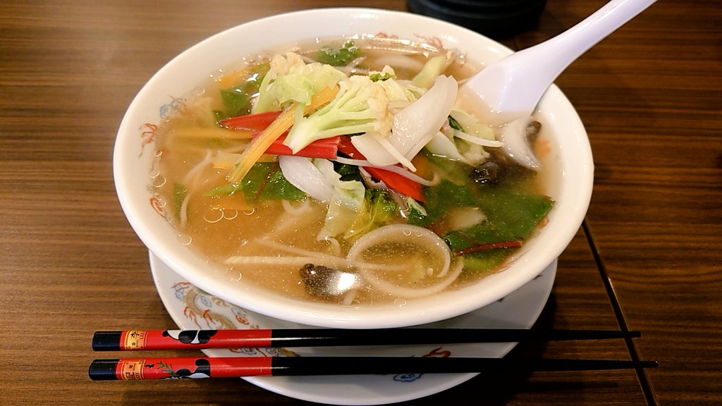 hrkn24's tweet photo. ヨーロッパ野菜のタンメン🍜
今日はカリフローレ
野菜の甘さとほろ苦さがめちゃ美味かった🎵
なによりタンメンのスープがめちゃめちゃ美味い✨
時期によって野菜も変わるとのこと
気さくな大将と女将さんです🎶

#北浦和 #中華 #ヨーロッパ野菜 https://t.co/MrPUOXYozN
