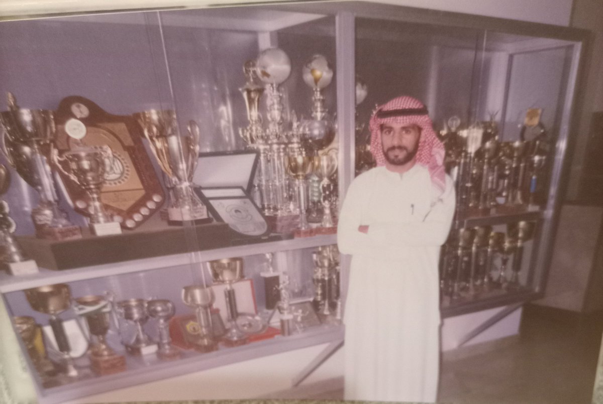 نادي المحيط الشقيق وسر اختفائه عن البطولات بعد أن كان متفوق لبعض العابه وخصوصٱ كرة الطائرة واليد وله جمهور عاشق يؤازره في كل مكان ومن كل القرى المحيطه به نتمنى لهذى النادي العوده سريعٱ للمنافسه لجميع العابه وقد وعد اللاعب الخلوق محمد أحمد بإعادة كرة الطائرة إلى مكانها الطبيعي 💛