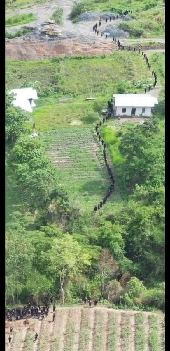 KeirenNingthouk's tweet photo. Kuki terrorists have surrounded in and around the foothills of valley regions at adjoining areas of Meitei villages.. 
Those terrorists in black are the PDF outfit..
#savemeitei #SaveManipur #KukiTerrorists #kukimilitants #IllegalImmigrants #ManipurUnderAttack #ManipurViolence https://t.co/VCPBn6w4D6
