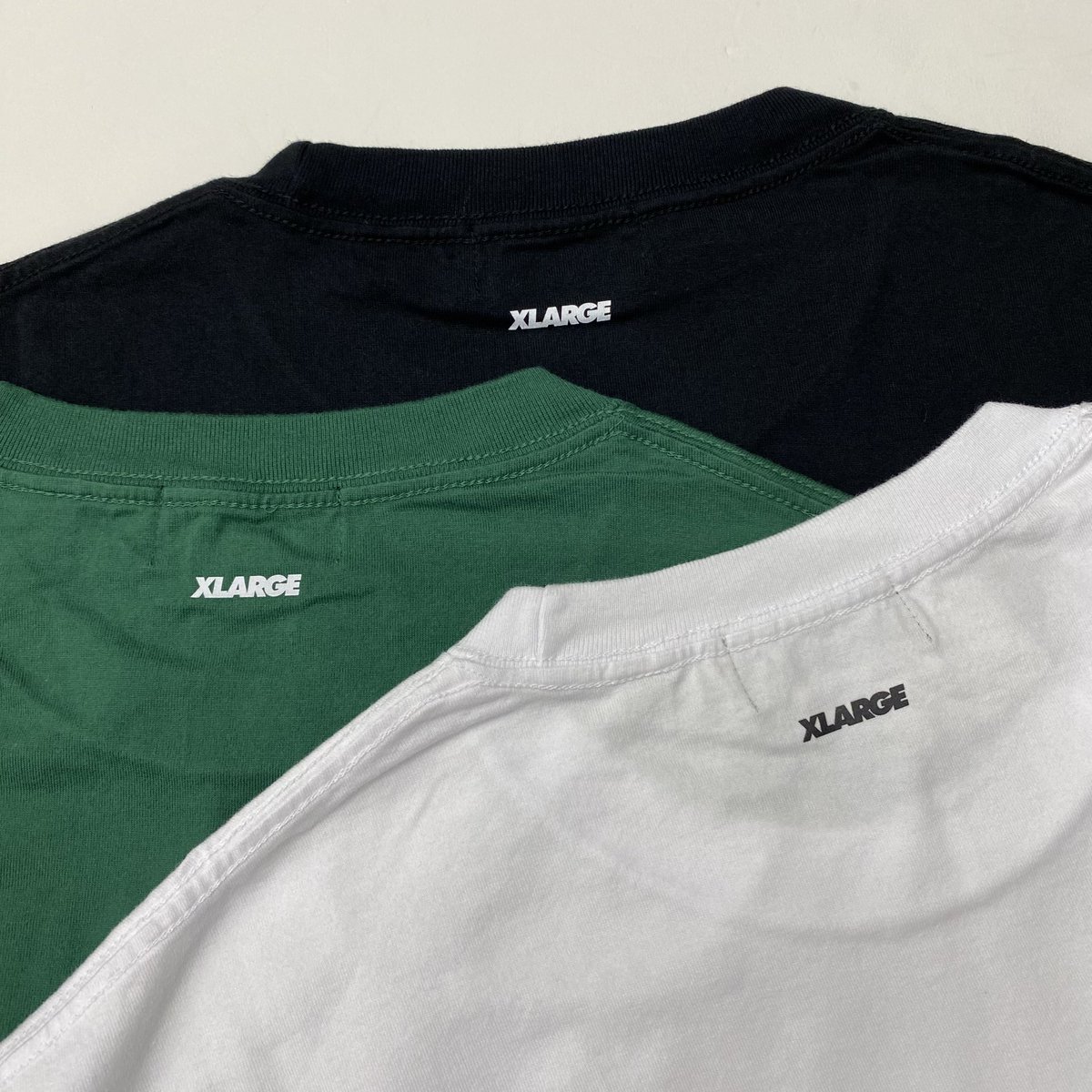 b__flat's tweet photo. 【XLARGE】
Tシャツ入荷❕

フロントはポケットに小さいOG刺繍ロゴ。
そしてバックにはさりげなくロゴがあり、主張しすぎてないけどラージだとわかる良い感じのやつです👍 https://t.co/pIVW0sNhb2