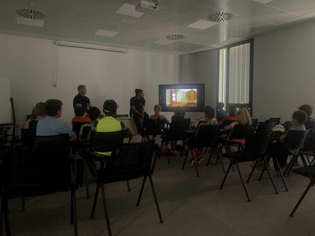 BOMBEROS DOSHERMANAS tweet media