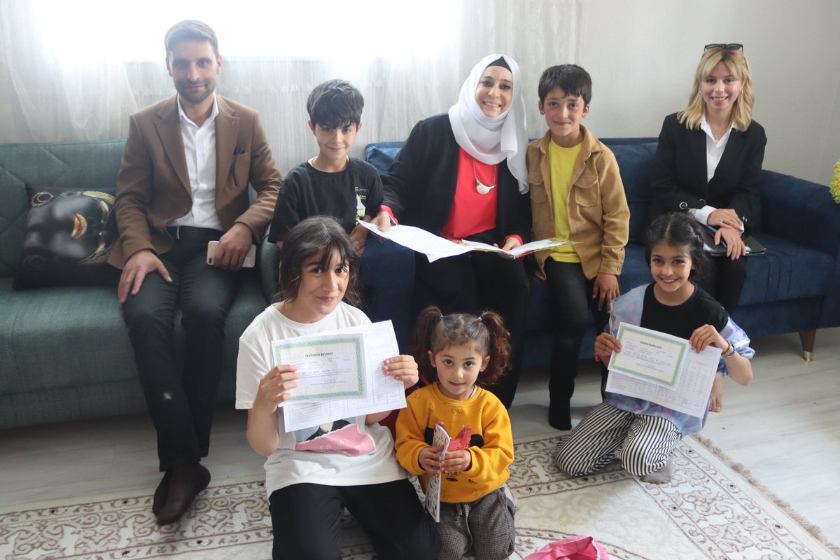 İl Müdürümüz Semra BİRDAL ERGÜN ve Diyadin Sosyal Hizmet Merkezi Müdürümüz Musa ATLI, Gazimiz Nusret ALAGEYİK ve kıymetli ailesini ziyaret ettiler. <a href="/Mahi_Nur/">Mahi_Nur</a> <a href="/tcailesosyal/">T.C. Aile ve Sosyal Hizmetler Bakanlığı</a> <a href="/SemraBirdal1/">Semra Birdal Ergün</a>