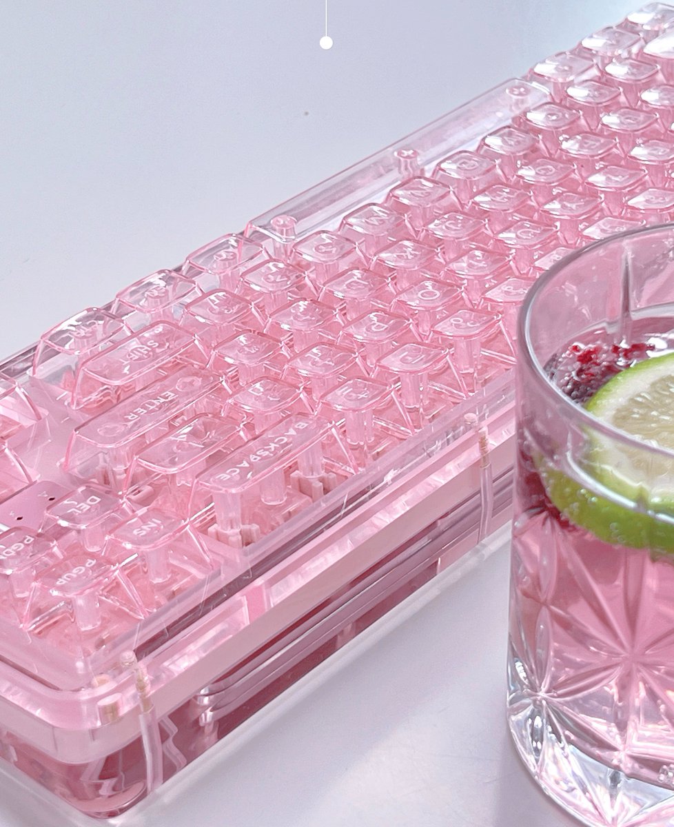 KiiBOOM_2022's tweet image. Happy Friday!🥰(CR:KiiBOOM Community) #keyboarddesign #mechkeyboards #gamingkeyboards #desksetup #homeofficesetup