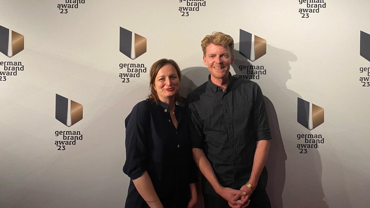 Wir fanden #NormalizeHeinzOnEverything, unsere Kampagne für #HEINZ, schon immer ausgezeichnet, jetzt wurde sie es auch offiziell mit dem #GermanBrandAward 2023. 
Eine #SpecialMention gab es für #Sphere, dem virtuellen Kunstwerk v. <a href="/AudiOfficial/">Audi</a> x <a href="/reisingerandres/">Reisinger Andres</a>.