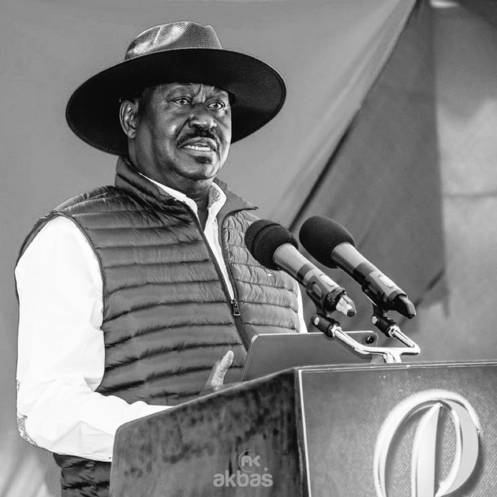 BABA in black <a href="/RailaOdinga/">The Raila Odinga Amolo Foundation</a>
If you are below 5k Followers RETWEET &amp; LIKE, Comment your handles below to gain followers.
AZIMIO Supporters only!