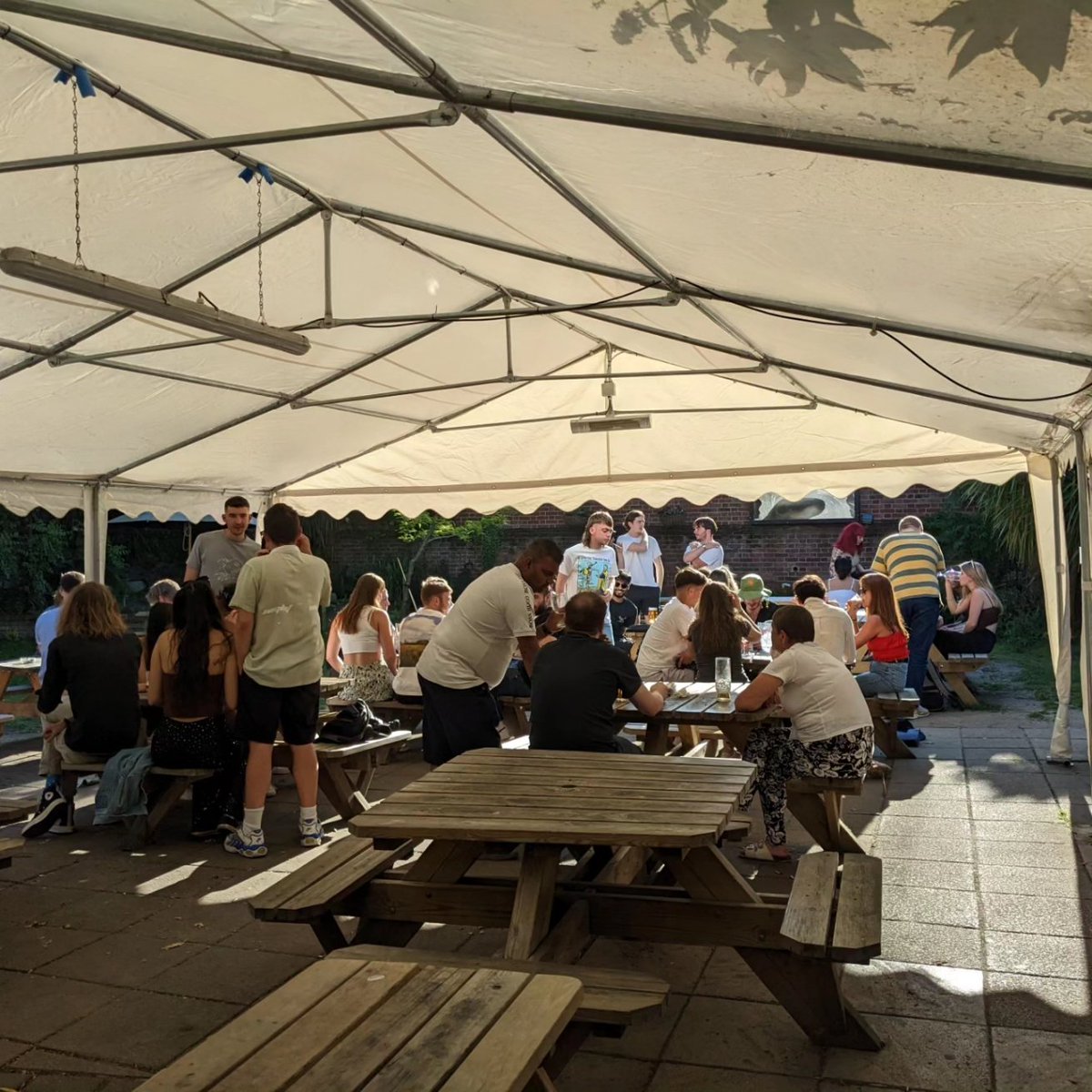 TheGardenHouse5's tweet photo. #ThirstyThursdays was great here at #Ghouse the staff worked hard the #bbq was great 👍
Lovely to see so many #Students for many it's the last week at uni
Thanks 🙏 for the custom support and laughs we wish you all well and hope you do well in life
#students #StudentNights https://t.co/BP5XBRvpAd