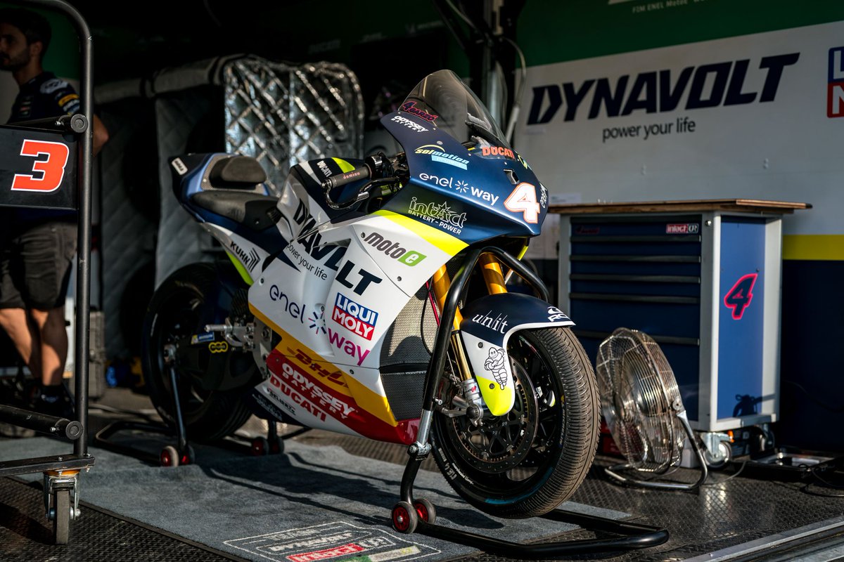 IntactGP's tweet photo. #GermanGP #MotoE
The #3️⃣ @Krummenator starts Round3️⃣ as fastest in this morning's - 1´29.997
@hectorgarzo3 in 🅿️4️⃣ - 1´31.255 +1.258 also in #TopGroup
#Dynavolt #IntactGP at @Sachsenring_de for
#HomeRace https://t.co/7xpKwru7Jx