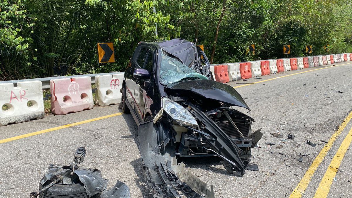 ohtweet's tweet photo. NEGERI SEMBILAN 15/06/2023.

Rakaman dashcam kemalangan membabitkan kereta dan lori treler dekat Bukit Putus sekitar jam 2 petang semalam. https://t.co/GafOcWMczm