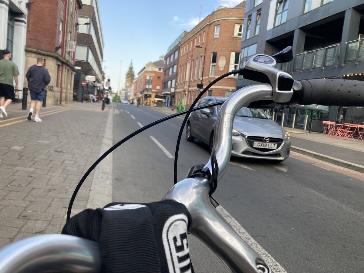 otogisyrupz's tweet image. シェフィールドの街へウーバーバッグ背負って走る！
宣伝もあるけど、なによりも街中を走ることで街のいろんなところを自由に発見することができる。
知らない街を自転車で走るたのしさはこれだと思う！

#SheffDocFest2023
#TokyoUberBlues
#東京自転車節