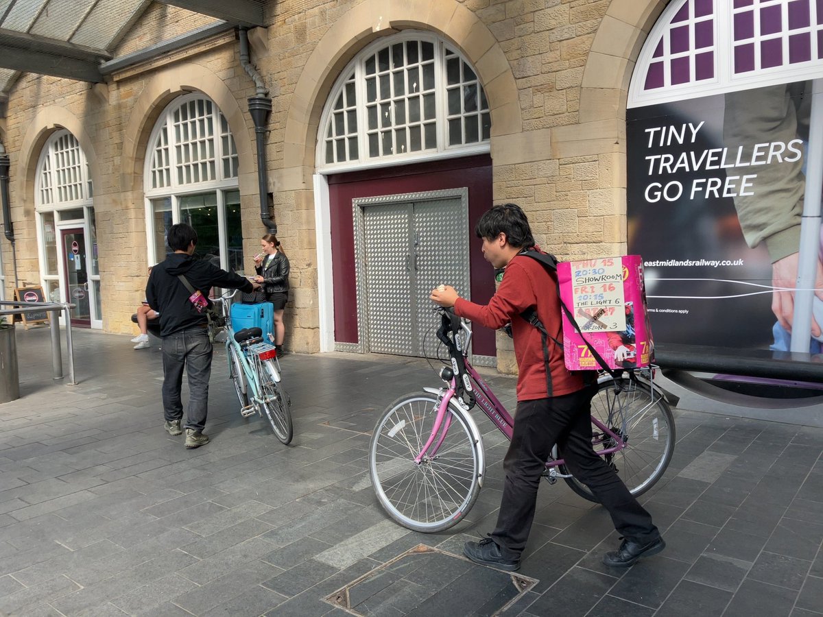 otogisyrupz's tweet image. シェフィールドの街へウーバーバッグ背負って走る！
宣伝もあるけど、なによりも街中を走ることで街のいろんなところを自由に発見することができる。
知らない街を自転車で走るたのしさはこれだと思う！

#SheffDocFest2023
#TokyoUberBlues
#東京自転車節