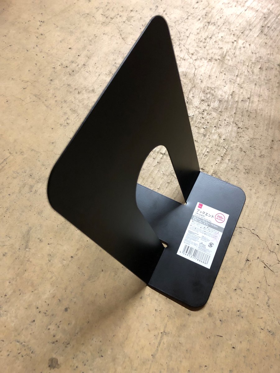 s8FV4DHiX5mmr6F's tweet image. ブックエンドを加工して、TCMAXのナンバーステーを作製。いい感じに出来た。
#TCMAX