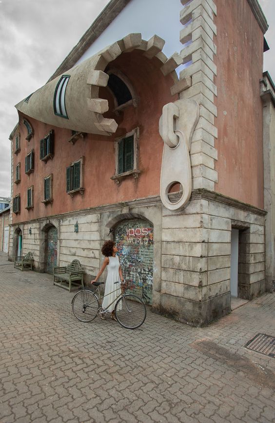 #ViernesDeArte _
El mundo según Alex Chinneck.

#Arquitectura #Architecture #Arte