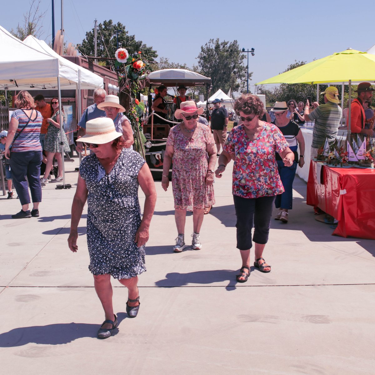 ⛵️ Débord de Loire en images

Samedi 3 juin, <a href="/DebordDeLoire/">Débord de Loire 2025</a> a fait escale à #Cordemais. La manifestation était coorganisée localement par <a href="/EtSillon/">Estuaire et Sillon</a> et la mairie de Cordemais, en partenariat avec des associations et entreprises du territoire.
#deborddeloire
