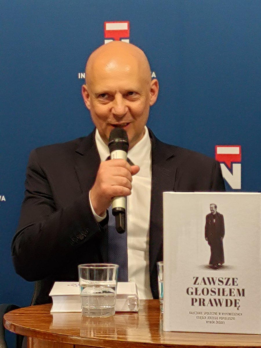 lukakudlicki's tweet photo. Autor opracowania, czyli Paweł Kęska, z którym znam się, jak sobie przypomnieliśmy, od blisko 30 lat, w swojej pracy zebrał okruchy nauczania społecznego z większości dostępnych tekstów bł. ks. Jerzego Popiełuszki. Zaprosił prof. Jan Żaryn, szef #IDMN. Dziękuję za to spotkanie. https://t.co/F2B7lKxa7f