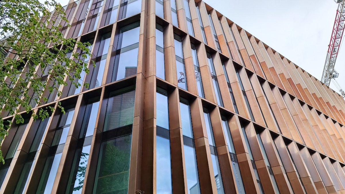 NordicCopper's tweet photo. 🤎Beautiful use of Nordic Brown Light copper: the We Land office building in the Ruoholahti district in Helsinki, Finland.
Take a closer look at Nordic Brown and some inspiring Copper Stories. 👉
https://t.co/Tb2hUZMGJL
#copper #cladding #architecturedesign #welandruoholahti https://t.co/MqmvYML1ba