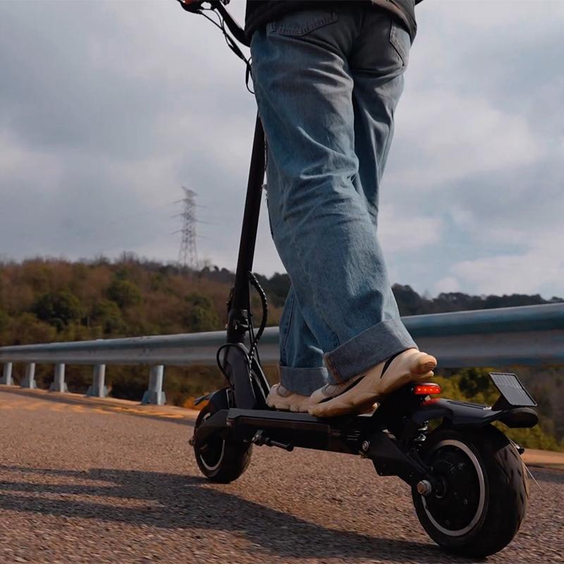 Experience pure speed and freedom with the Okuley M9 escooter🛴 equipped with dual 800W motors! 🚀Reach a maximum speed of 60 kilometers per hour and explore the limits of speed and freedom! 💨🔥
For more information👇

🔗huidongenergy.en.alibaba.com/productgroupli…
🔗huidongscooters.com