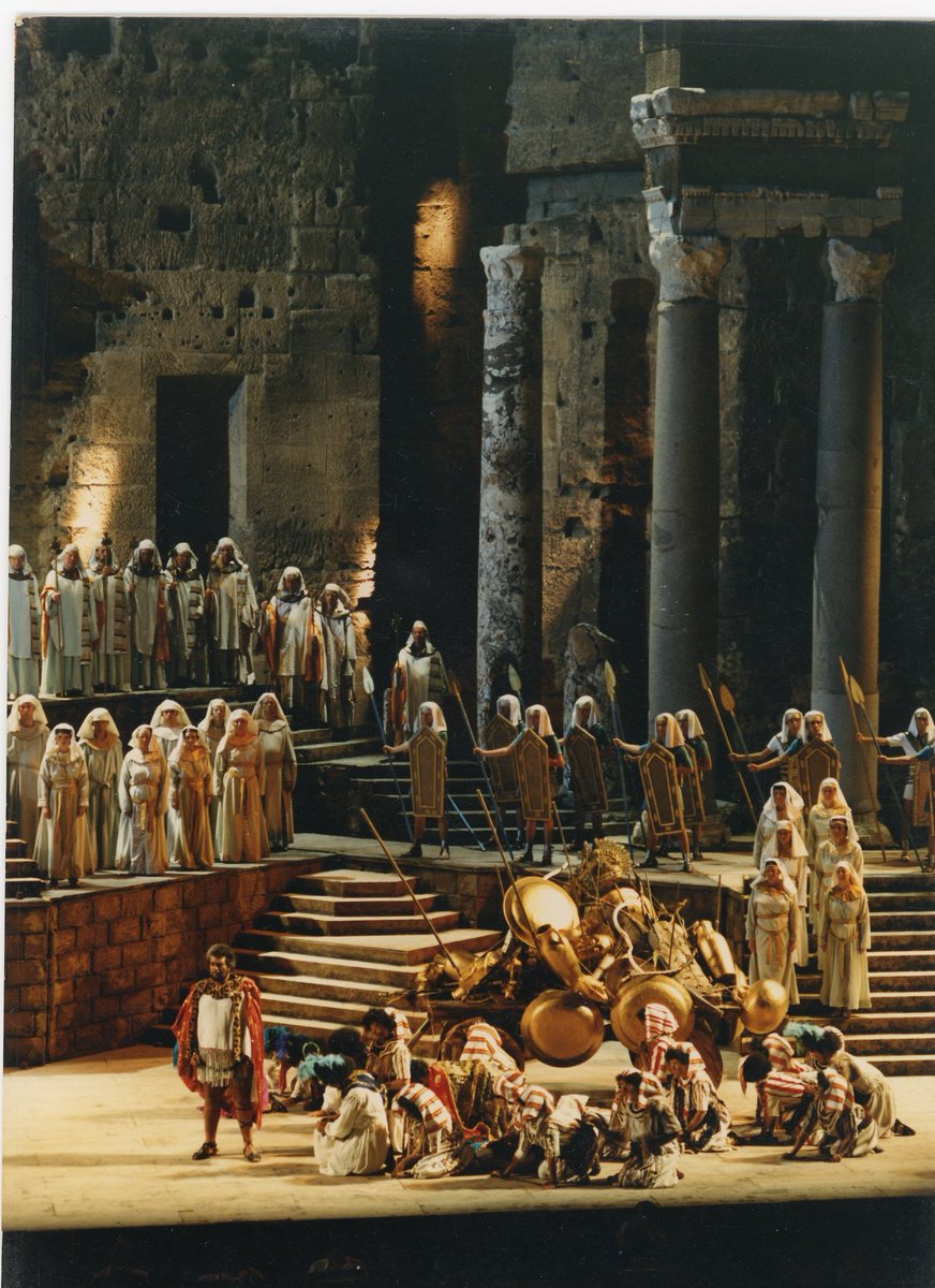 🎵Déjà 40 ans ! 🎶 Petit voyage en #choregies avec la flûte enchantée (1981), la force du destin (1982) et Aïda (1983). #archives #villedorange 📷 926 Z - Fonds Gromelle.